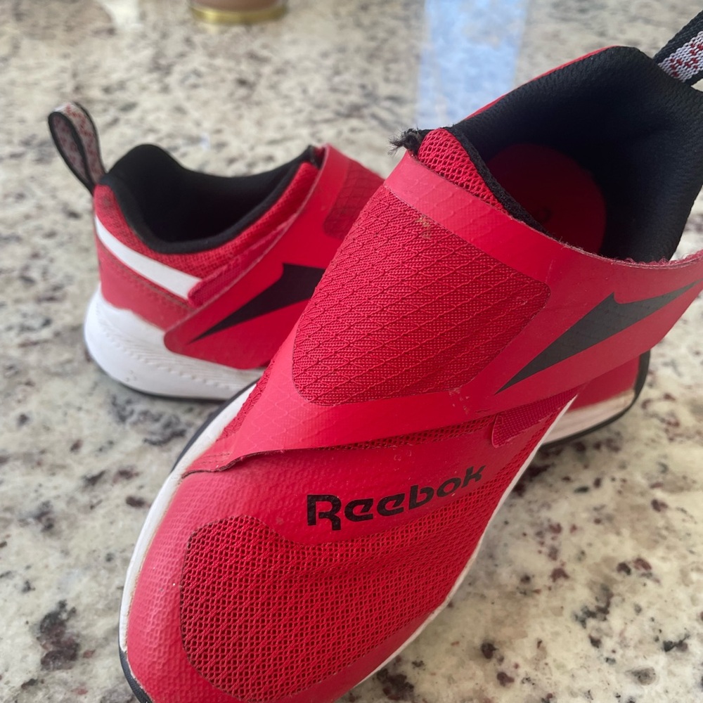 Reebok (almost new) Boys Size 1 Sneakers